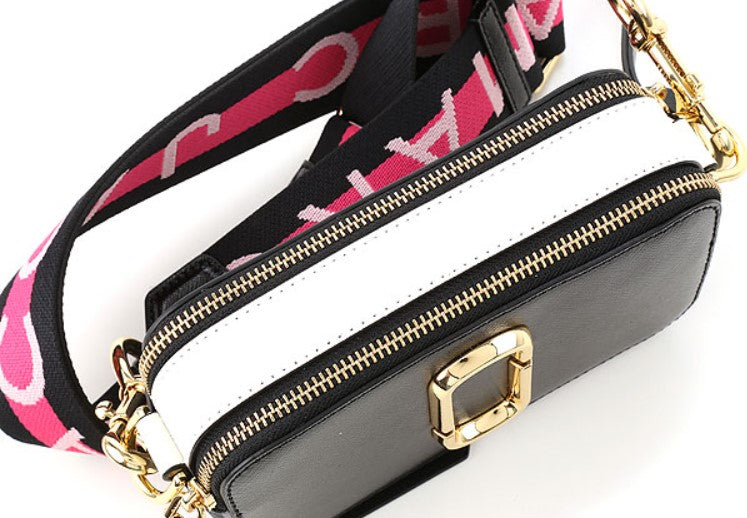 MARC JACOBS Bolsos ( Carteras ) ---⏲️ NEGRO PUNTA BLANCA CORREA ROJA O ROSADA