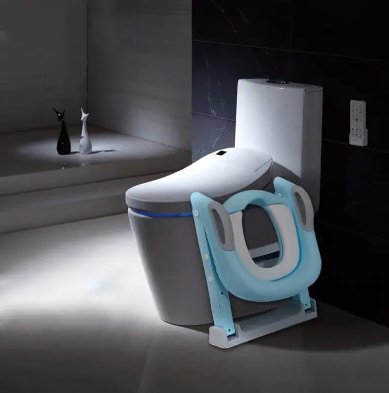 ASIENTO DE ENTRENAMIENTO CON ESCALERA PARA NIÑOS - HOGAR
