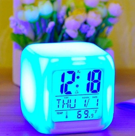 Reloj despertador en forma de Cubo- Hogar
