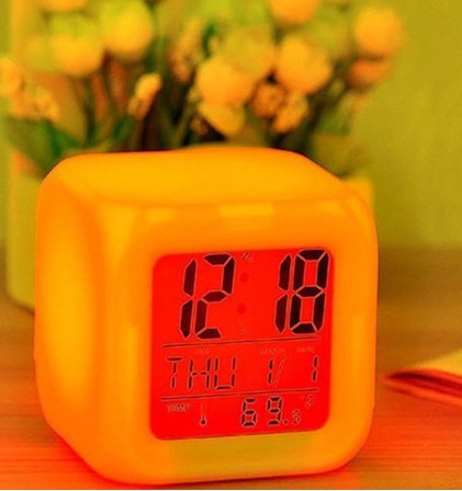 Reloj despertador en forma de Cubo- Hogar